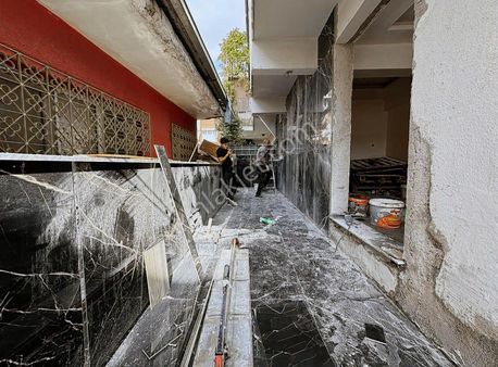 Bornova Çamdibi Satılık Sıfır Bahçeli Tadilatlı 2+1 Daire