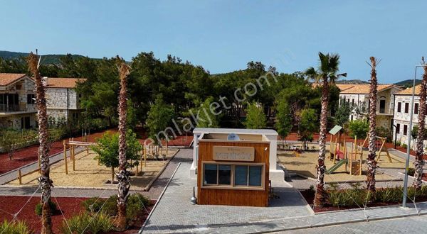 Foça Villanova Site İçi Büyük Müstakil Havuzlu 4+1 Satılık Villa