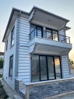 Özgür İnşaat'tan Avşa Adasın'da 3+1 250m2 Arsa İçinde Lüx Dubleks Villa