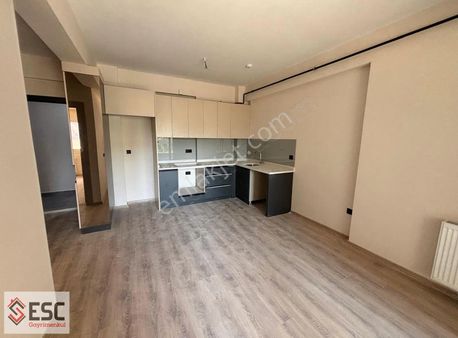 Esc'den 75.yıl Mh'de Tek Blok Havuzlu Site İçi 1+1 Daire Esc2204