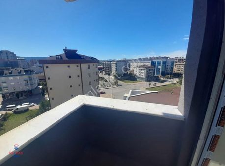 Adil Mahallesinde Cadde Yanında,üst Dubleks Daire