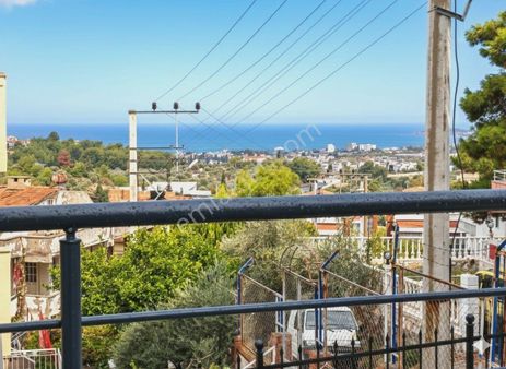 Kuşadası Soğucak'ta Havuzlu Sitede Full Manzaralı Masrafsız Satılık