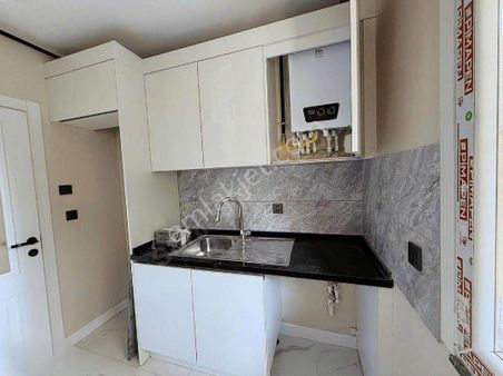 Kadıköy Suadiye Mahallesinde 2+1 Balkonlu Ebeveyn Banyolu Satılık Sıfır Daire