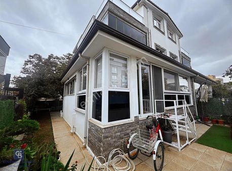 Menderes Gölcükler Mahallesi'nde 4+1 Bahçeli Satılık Villa