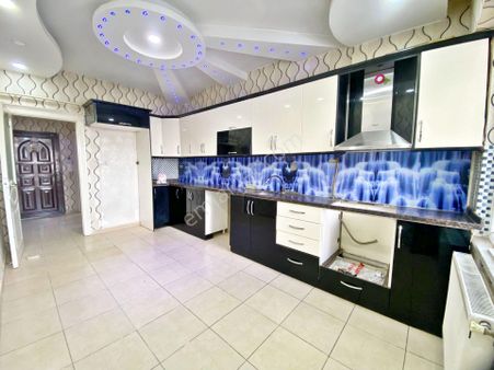 Merveşehir Nikah Salonu Yakını Çift Balkon Ve Banyolu Arakat 3+1