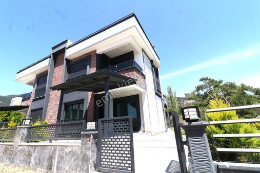 ✨güre'de Aygülden Muhteşem Doğa Manzarasıyla Keyifli Geniş Teras Ve Verandalı Lüks 5+1 Satılık Villa