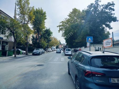 Hürriyet Caddesi Üzerinde Dikmen Caddesine 1 Bina İçi Tamamen Yenilenmiş 3+1