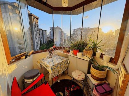 Kozyatağı'nda Kozzy Avm'ye Yakın Butik Binada Balkonlu 195m2 4+1