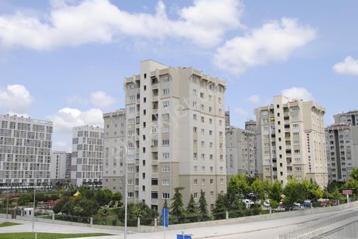 Küçükçekmece Halkalı Atakent Fulya Sitesinde 3+1 Kiralık Daire