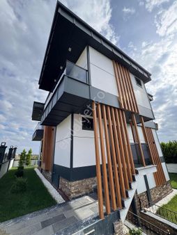 Deniz Manzaralı Satılık Müstakil 5+2 Lüks Villa
