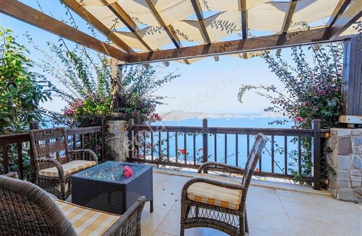 Yalıkavak Koyunu Ve Marinanın Tamamını Gören Daire