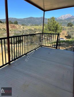 Kemalpaşa Yeniköy'de Acil Satılık 440m2 İçinde 1+1 Ev