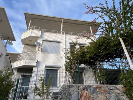 Zirve Gayrimenkul'den Full Deniz Manzaralı Köşe Konumda Tam Mustakil 4+1 Villa