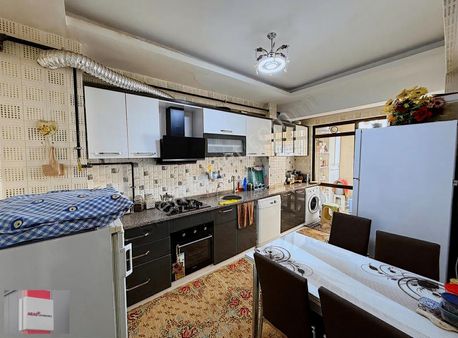 Aydınlık Evler Mahallesinde 2+1 Lüx Ara Bakımlı Satılık Daire