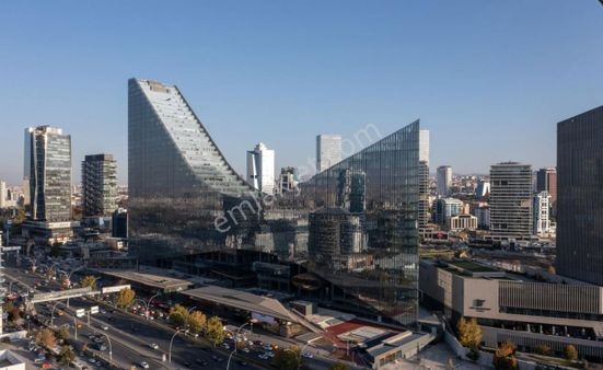Yda Center'da 152 M2 Yapılı Eskişehir Yolu Cephe Şerefiyeli Ofis