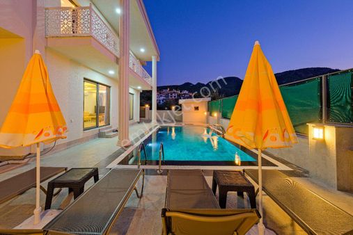 Goldhouse Dan Üzümlüde Kiralık Eşyalı 4+1 Müstakil Villa