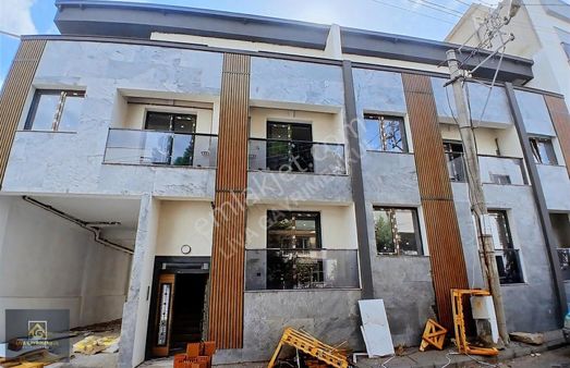 Liva'dan Gaziemirde Teraslı Ebeveyn Banyolu Dubleks 3+1 Satılık