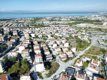 Kuşadası Karaova'da İmarlı Satılık Arsa