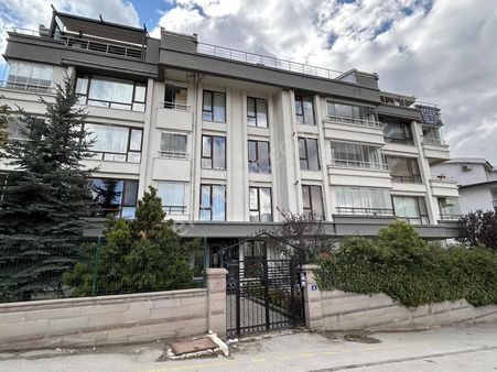 Çankaya'da Site İçerisinde Yapılı 5+2 Dubleks Satılık Daire