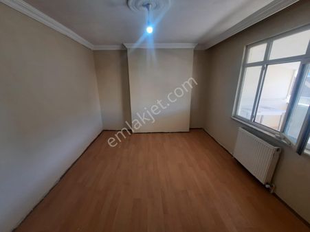 Aras Emlak Dan Acil Ninehatunda Satılık Kullanıslı Buyuk Balkonlu Catı Katı