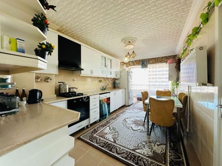 Başak Mahallesinde Asansörlü Full Yapılı 140 M2 3+1 Ara Katta Satılık Daire !!