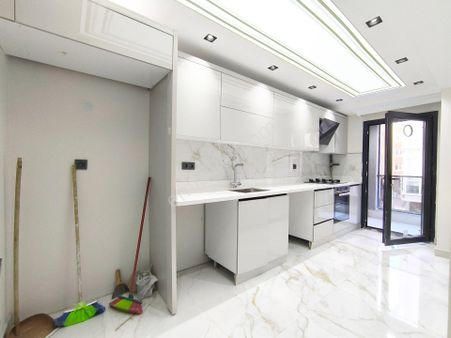 Yenibosna Hürriyet Mh 3+1 Sıfır Lüxs Ebeveyn Ban