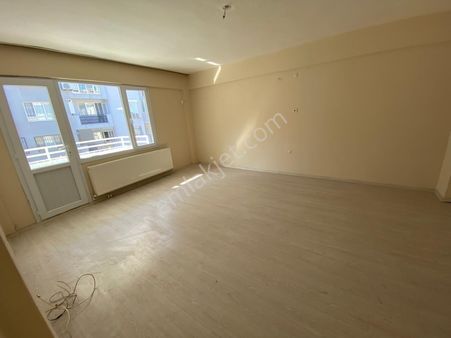 İzmir Balçova Eğitim Mah 3+1 Doğalgazlı Balkonlu 3+1 Kiralık Daire