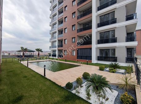 Silivri Yeni Mh. Merkezi Konumda Havuzlu Butik Site İçi 2+1