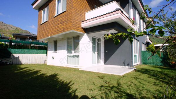 Dalaman Akkaya'da Bahçeli, Ortak Havuzlu 3+1 Villa