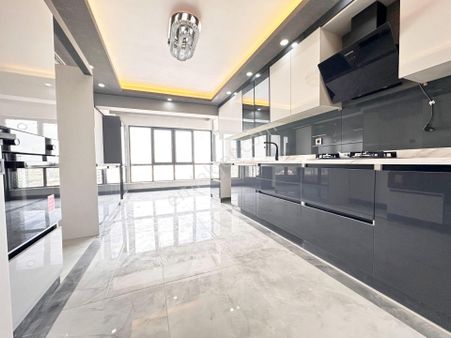 Pursaklar Mehmet Zengin Emlak'tan Otoparklı Çift Banyolu 3.kat 4+1 Ultra Lüks Sitede