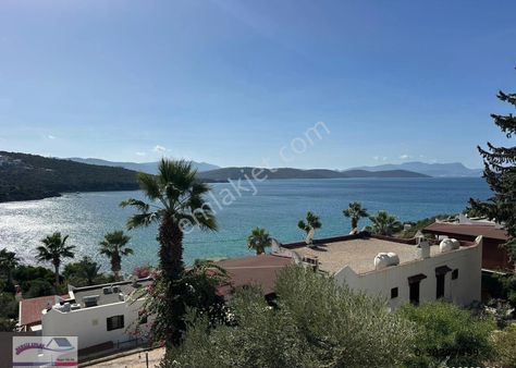 Özgür Sitesinde Geniş Bahçeli 2+1 Satılık Villa