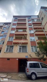 Gemiler Çekeğinde Dolmuş Yolu Üzeri 3 Kat 3+1 Satılık Daire