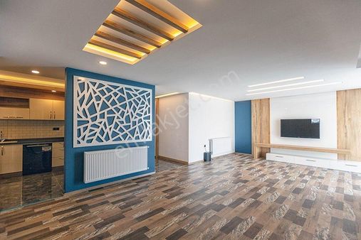 Ege Mahallesi'nde Kısmi Deniz Manzaralı 3+1 Daire