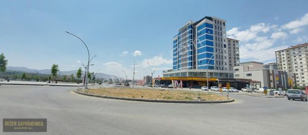 Değer'den Güngör Cad. 100. Yıl Parkı Karşısı 2+1 Yapılı Ofis