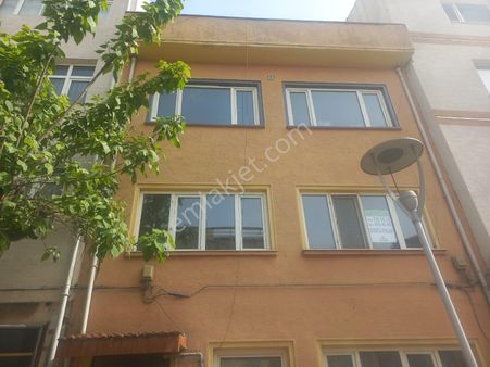 İstiklal Mahallesi Çarşı Merkezinde 3+1 Satılık Daire ️