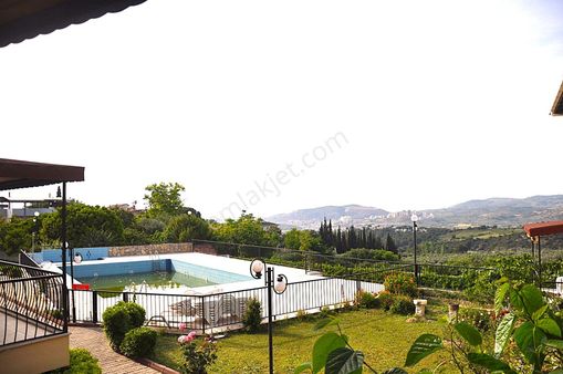 Kuşadası Soğucakta Deniz, Doğa Ve Havuz Manzaralı Rüya Gibi Villa