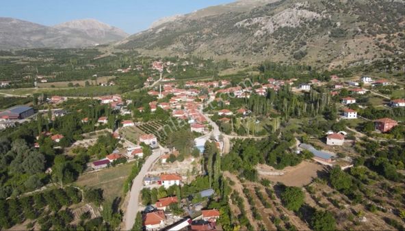 Burdur Yaylada Yola Cephe Dört Köşe Parsel