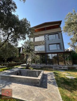 Erdek Aşağıyapıcı'da Panaromik Deniz Manzaralı Müstakil Villa