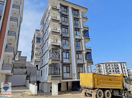 Remax Hüseyin Boylu'dan Fırsat Fiyatlı Deniz Manzaralı 1+1 Daire