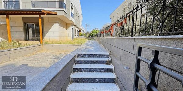 Özdere'de Otoparklı,bahçeli Fırsat Satılık Villa (demircan)