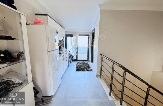 Gümüldür'de Havuzlu Müstakil Fırsat Satılık Villa (demircan)