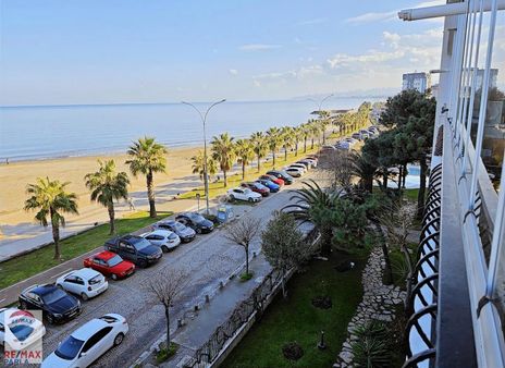 Sahile Cephe Yüzme Havuzlu Site İçinde Satılık 3+1