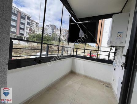 Re'max Parladan Denize Yürüme Mesafesinde Kiralık 1+1