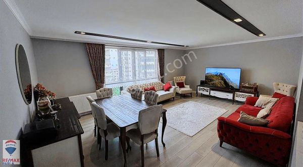 Atakent'te Köşe Konum Geniş 3+1 Fırsat Satılık Daire