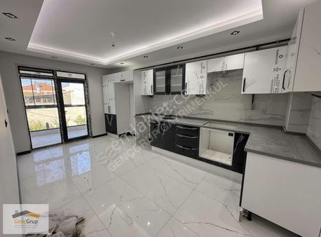 *genç Grup* Bulvar,yakını Özel Garaj'lı,e.banyolu Çok Geniş 3+1.