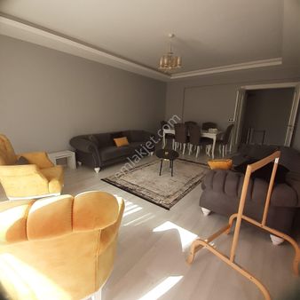 Avantaj Gayrimenkulden Satılık 3+1 Daire Caddeye Cephe