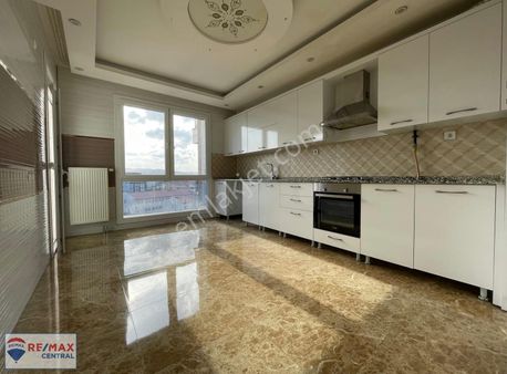 Remax Central'dan Avm Karşısı'nda Geniş 4+1 Lüks Kiralık Daire