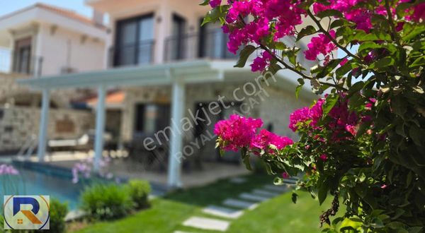 Royalden Çeşme Reisderede 3+1 Müstakil Havuzlu Kiralık Villa