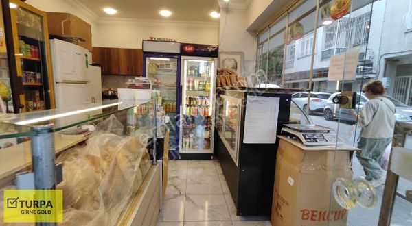 Karşıyaka Çarşı'da Devren Kiralık Unlu Mamüller Satış Noktası