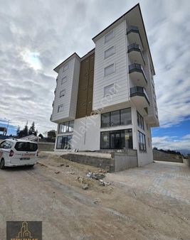 Antalya Elmalı İlçesinde Devlet Hastanesi Ve Otogar Yanında 3 Katlı Kiralık Dükkan